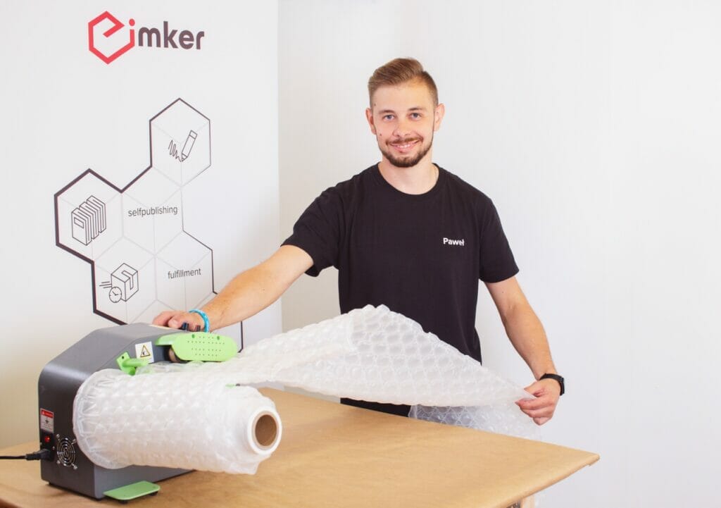 Paweł z IMKER z matą powietrzną