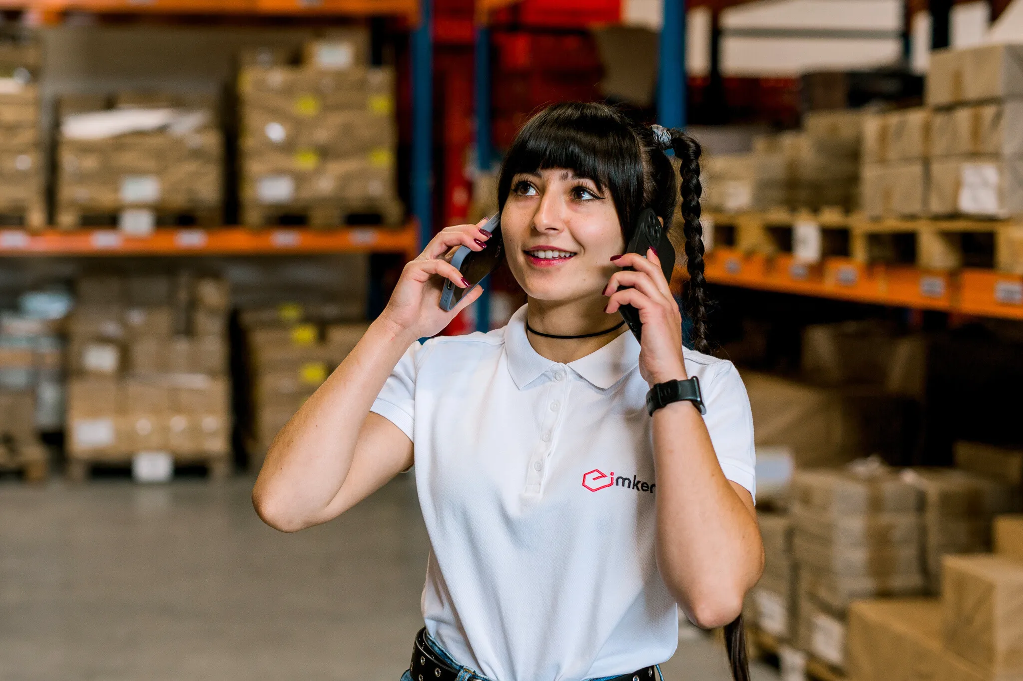 Rozmowa telefoniczna w magazynie Imker